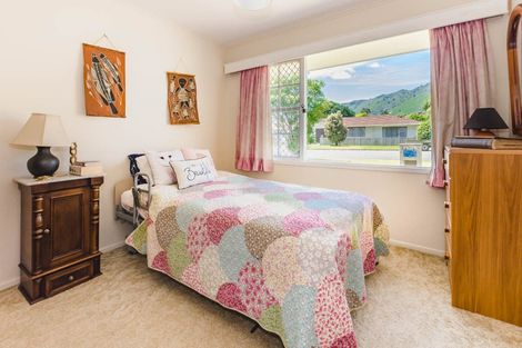 Photo of property in 2 Koromiko Road, Waikanae, 5036