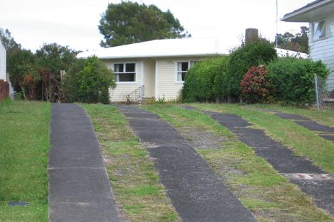 Photo of property in 13 La Rosa Street, Green Bay, Auckland, 0604