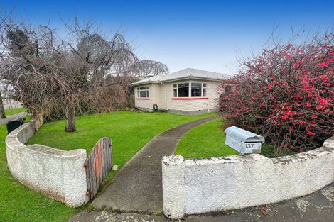 Photo of property in 137 Saint Andrews Square, Strowan, Christchurch, 8052