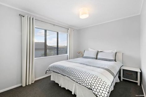 Photo of property in 15a Ngahere Views, Orewa, 0931