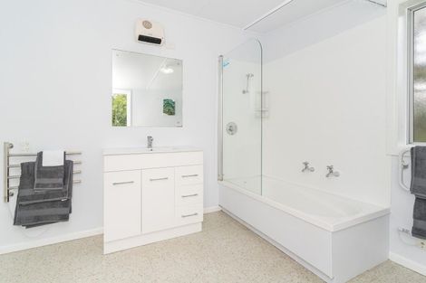 Photo of property in 6 North Foreland Street, Waihola, Milton, 9073