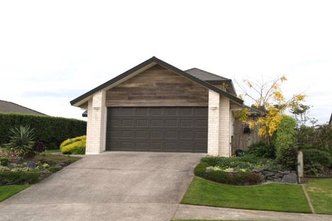 Photo of property in 2/5 Arrathorne Place, Northpark, Auckland, 2013