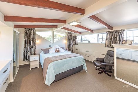 Photo of property in 2 Burtts Road, Durie Hill, Whanganui, 4500