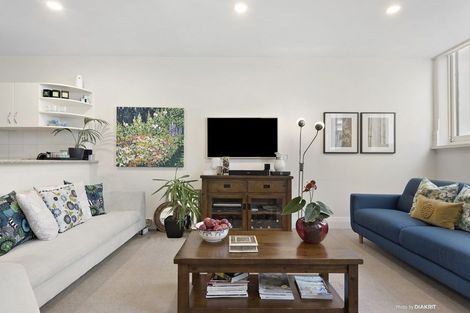 Photo of property in Whitmore Apartments, 7e Stout Street, Wellington Central, Wellington, 6011