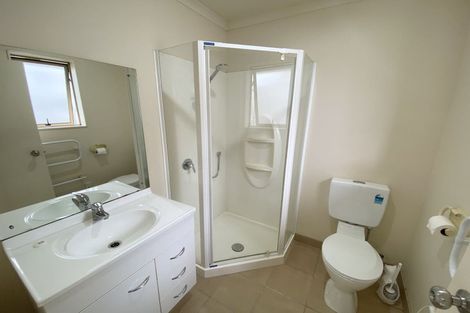 Photo of property in 37 Nimstedt Avenue, Oteha, Auckland, 0632