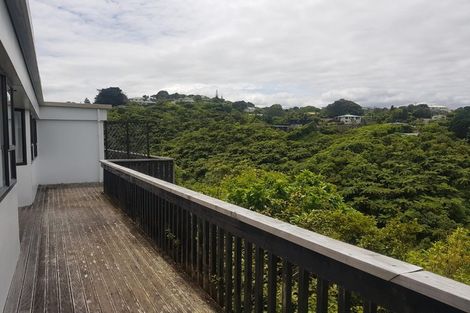 Photo of property in 66 Miromiro Road, Normandale, Lower Hutt, 5010