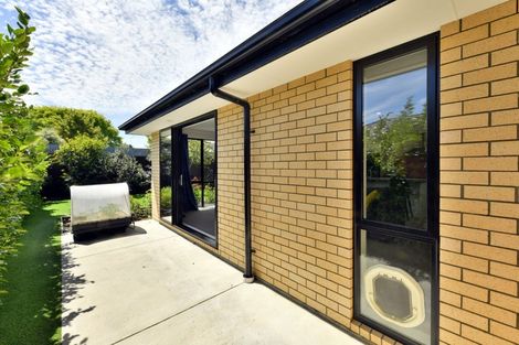 Photo of property in 10 Fairbairn Close, Halswell, Christchurch, 8025