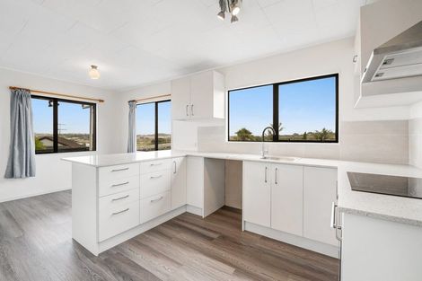 Photo of property in 1/25 Jumento Place, Unsworth Heights, Auckland, 0632