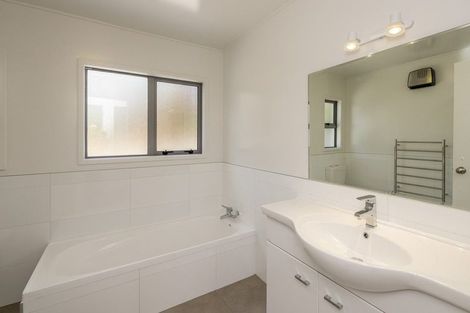 Photo of property in 76 Queens Road, Waikanae Beach, Waikanae, 5036
