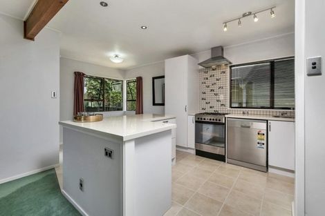 Photo of property in 2/15 Sunward Rise, Glenfield, Auckland, 0629