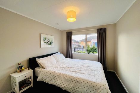Photo of property in 2/60 Taikata Road, Te Atatu Peninsula, Auckland, 0610
