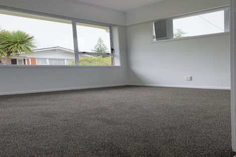 Photo of property in 15 Liston Crescent, Cockle Bay, Auckland, 2014