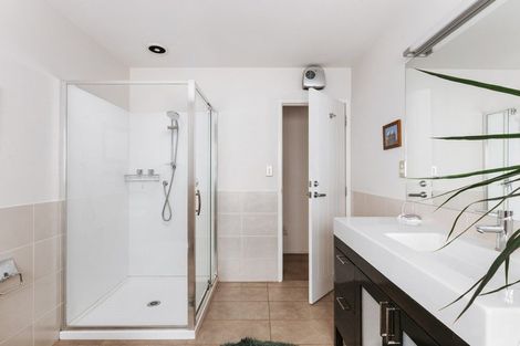 Photo of property in 16 Kayelene Place, Omokoroa, 3114