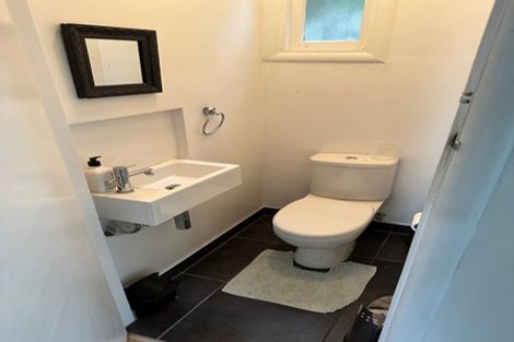 Photo of property in 11 Otahuri Crescent, Greenlane, Auckland, 1051