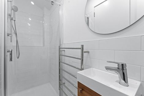 Photo of property in 12 Titoki Close, Matakana, 0985