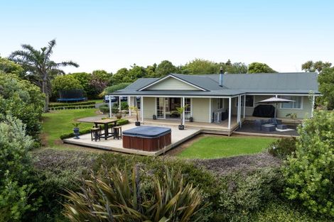 Photo of property in 948 Awhitu Road, Pollok, Waiuku, 2683