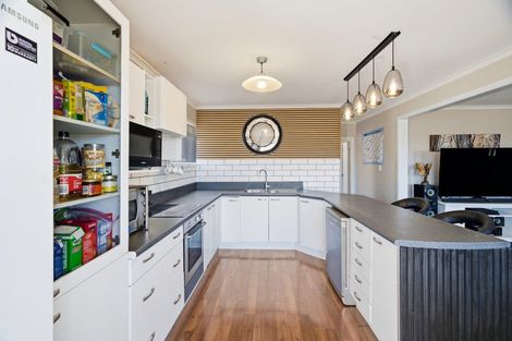 Photo of property in 17 Mortlake Street, Islington, Christchurch, 8042
