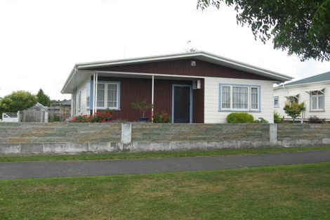 Photo of property in 42 Queen Street, Feilding, 4702