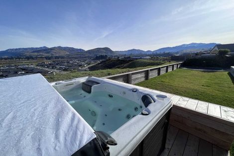 Photo of property in 28 Myles Way, Lower Shotover, Queenstown, 9304