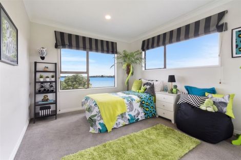 Photo of property in 8 Della Place, Conifer Grove, Takanini, 2112