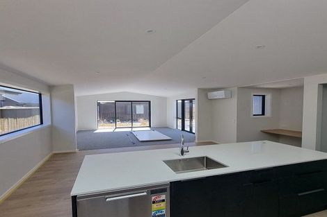 Photo of property in 34 Cheviot Street, Jacks Point, 9371