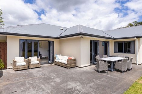 Photo of property in 11a Montrose Place, Highlands Park, New Plymouth, 4312