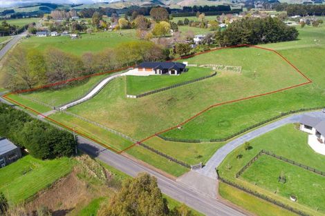 Photo of property in 34 Cowper Road, Dannevirke, 4930