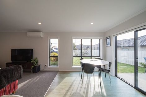 Photo of property in 12 Emmadale Lane, Hamilton East, Hamilton, 3216