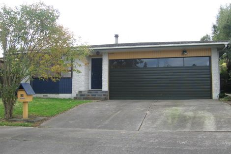 Photo of property in 18 Heathcote Place, Fitzherbert, Palmerston North, 4410