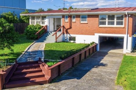 Photo of property in 6 Sexton Place, Manurewa East, Auckland, 2102