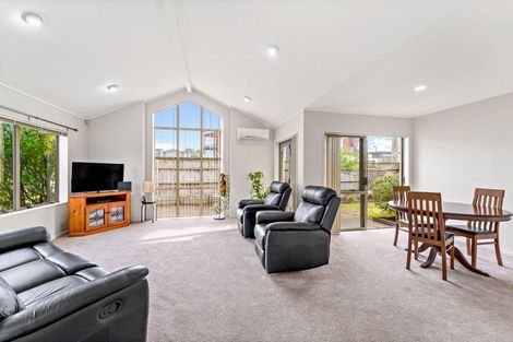 Photo of property in 1/238 Botany Road, Golflands, Auckland, 2013