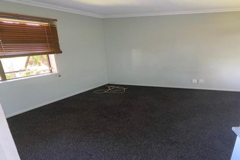 Photo of property in 2 Aspiring Avenue, Clover Park, Auckland, 2019