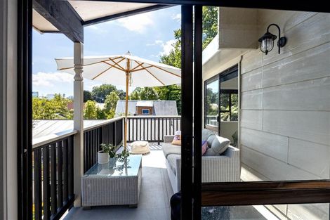 Photo of property in 8 Opoia Road, Hamilton East, Hamilton, 3216