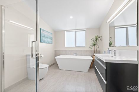 Photo of property in 8d Glen Iris Grove, Woburn, Lower Hutt, 5010