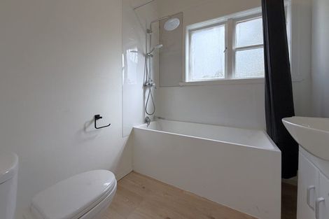 Photo of property in 44 Lynwood Road, New Lynn, Auckland, 0600