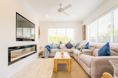 Photo of property in 25 Elizabeth Street, Orewa, 0931