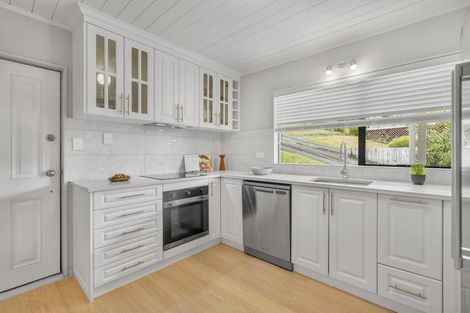 Photo of property in 2/30 Glen Vista Place, Bayview, Auckland, 0629