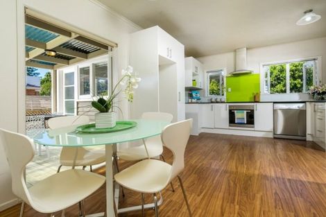 Photo of property in 1/124 Chivalry Road, Glenfield, Auckland, 0629