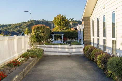 Photo of property in 25 Gilbransen Road, Kumeu, 0810