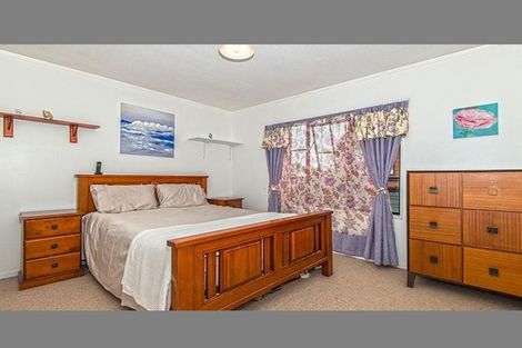 Photo of property in 2/16 De Quincey Terrace, Highland Park, Auckland, 2010