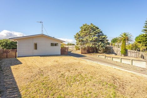 Photo of property in 52 Sarah Street, Waikawa Beach, Levin, 5573