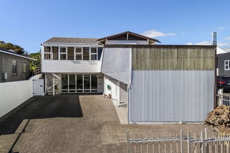 Photo of property in 219 Devon Street West, New Plymouth, 4310