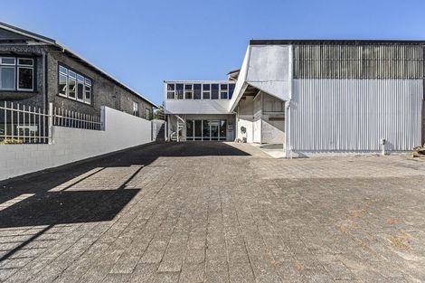 Photo of property in 219 Devon Street West, New Plymouth, 4310