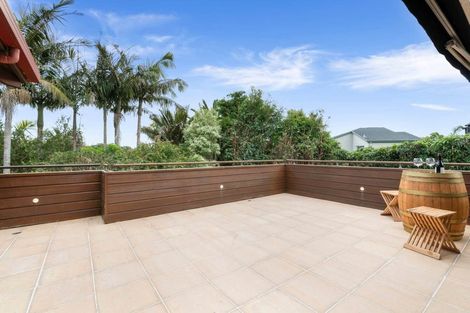 Photo of property in 2/60 Aberdeen Road, Campbells Bay, Auckland, 0620