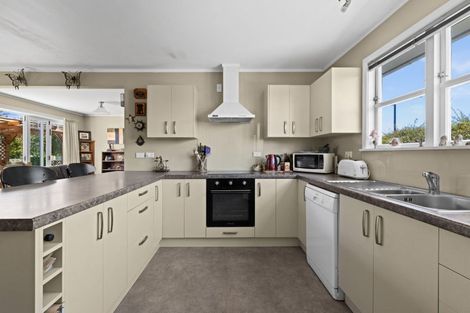 Photo of property in 16 Clarence Cox Crescent, Pirimai, Napier, 4112