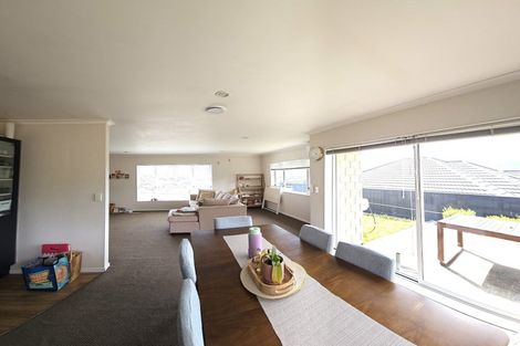 Photo of property in 93a Taylor Terrace, Tawa, Wellington, 5028