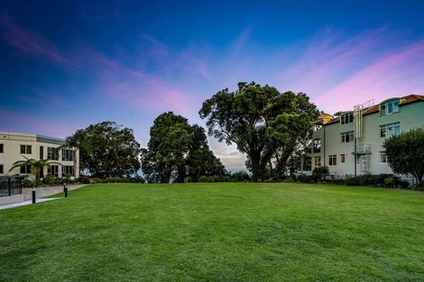 Photo of property in 4b/171 Hurstmere Road, Takapuna, Auckland, 0622