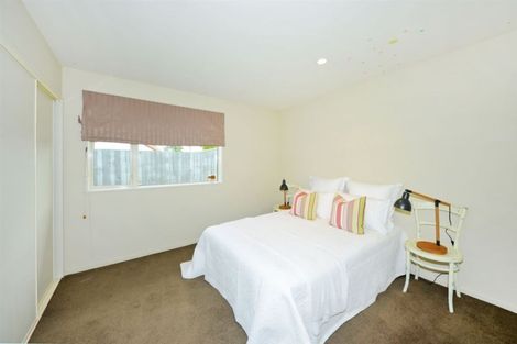 Photo of property in 5 Willowview Drive, Redwood, Christchurch, 8051