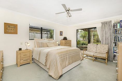 Photo of property in 70 Lothian Brae, Wattle Downs, Auckland, 2103