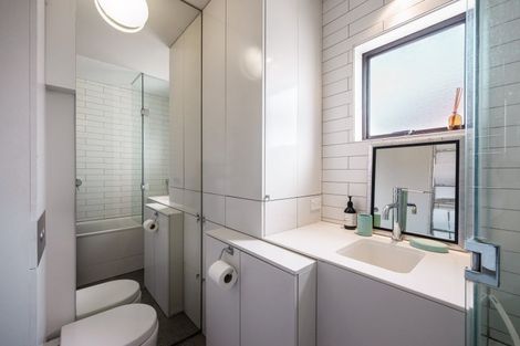 Photo of property in 5/2 Oriental Terrace, Mount Victoria, Wellington, 6011